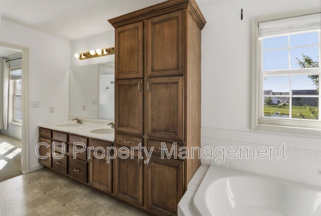 Building Photo - 3921 Trailway Dr