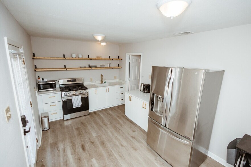 Building Photo - 3625 Maple Ave