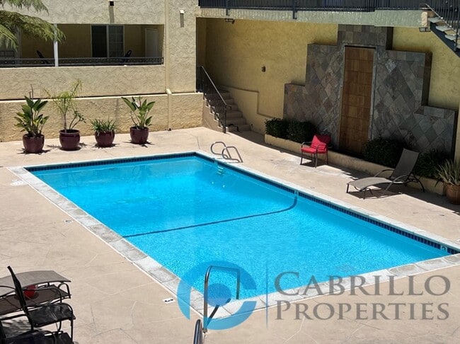 Building Photo - Move-in Special: $500 Off the First Month!...