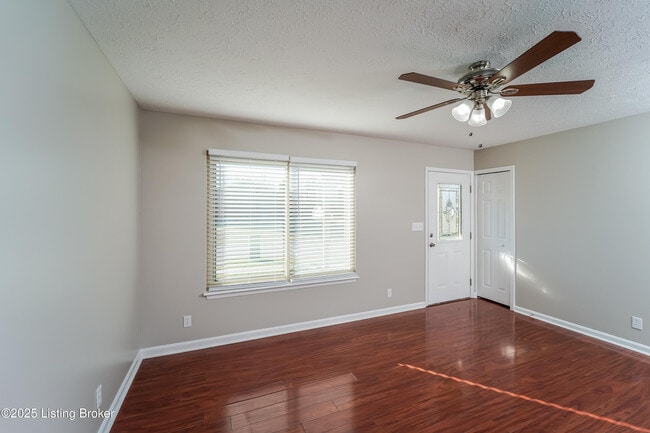 Building Photo - 3815 Hillcross Dr