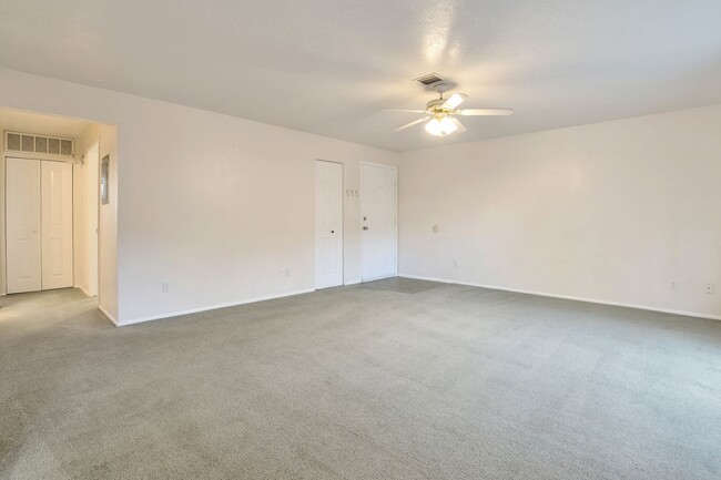 Building Photo - Inviting 2 Bedroom, 1 Bath with Fenced Patio