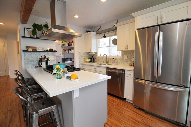 Building Photo - 205 NE 79th Ave