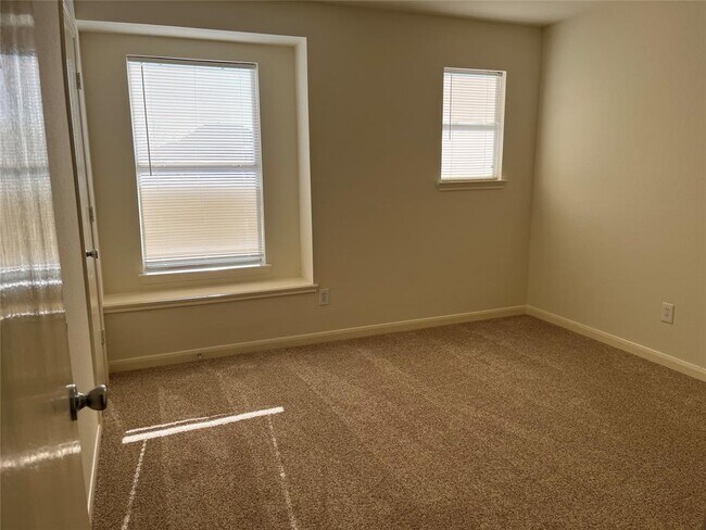 Building Photo - 6542 Hawthorne Falls Ln