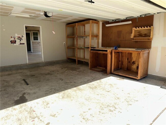 Building Photo - 1042 Dorn
