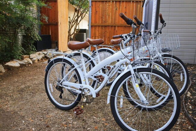 Building Photo - 2915 Quail Oak St