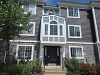 Building Photo - 67 Village Dr