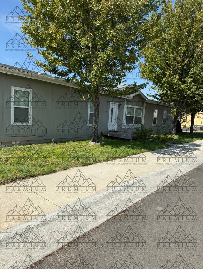 Primary Photo - 4 Bed 2 Bath home in Dufur, Oregon!