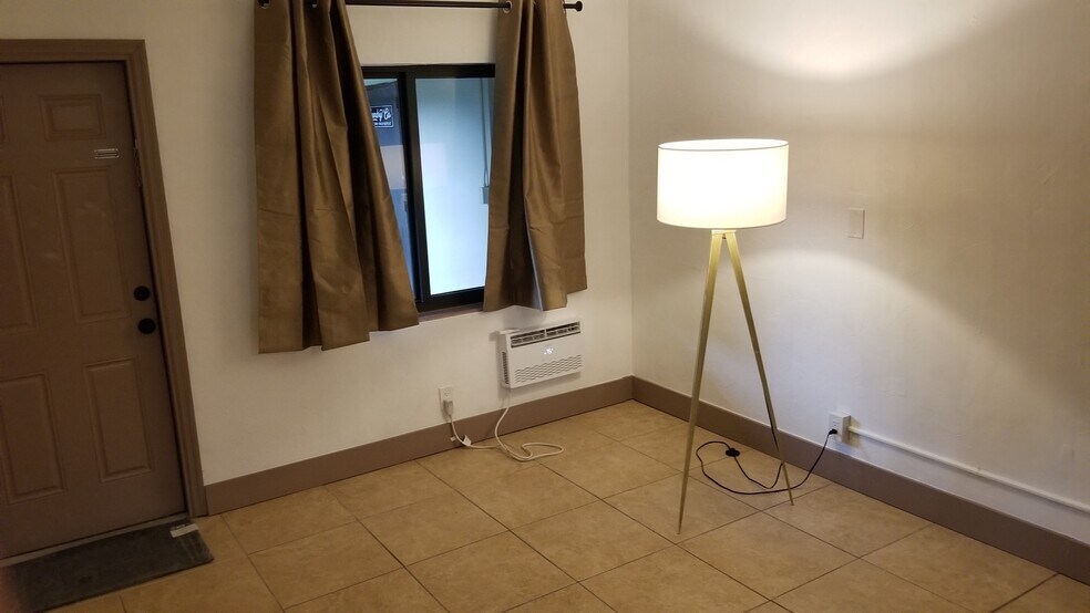 Building Photo - 515 S 20th Ave