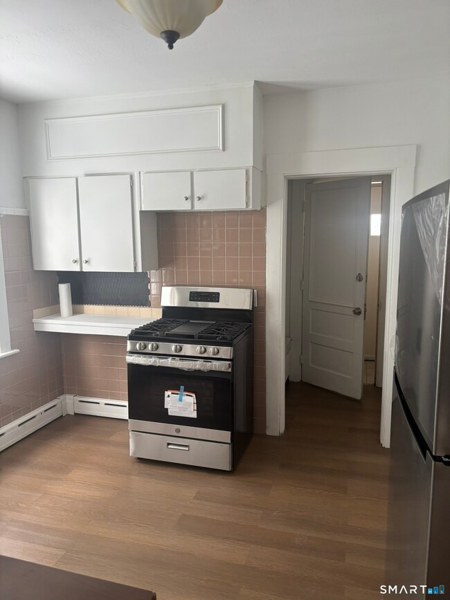 Building Photo - 73-75-75 Pixlee Pl