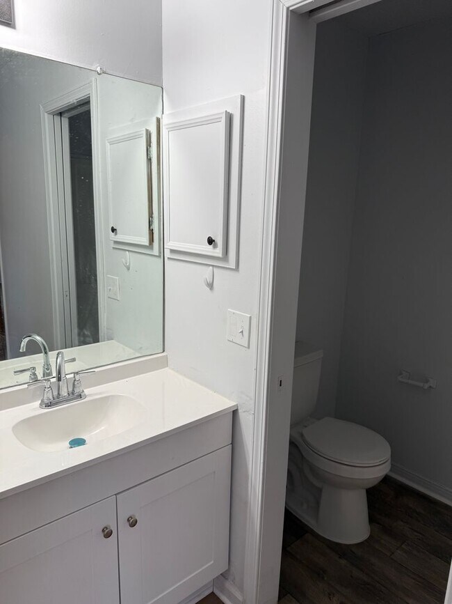 Building Photo - BV-Lincoln Drive