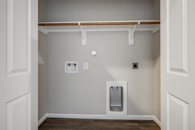 Building Photo - 123 Pk Pl Cir