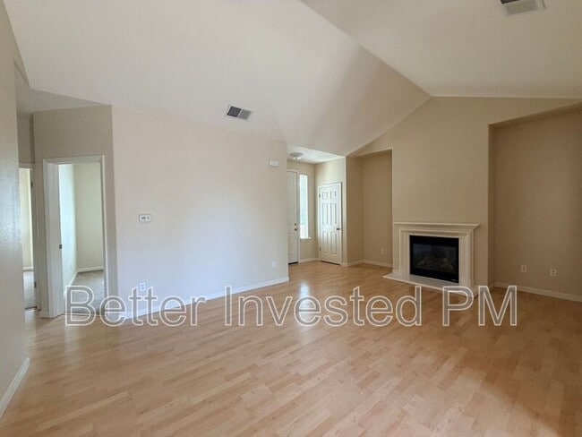 Building Photo - 1743 Waltzer Rd