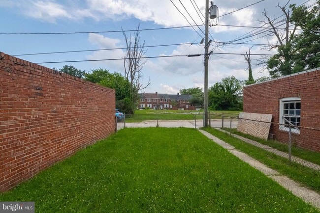 Building Photo - 1325 Crofton Rd
