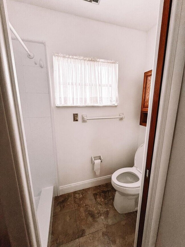 Building Photo - 8153 SE Carlton St