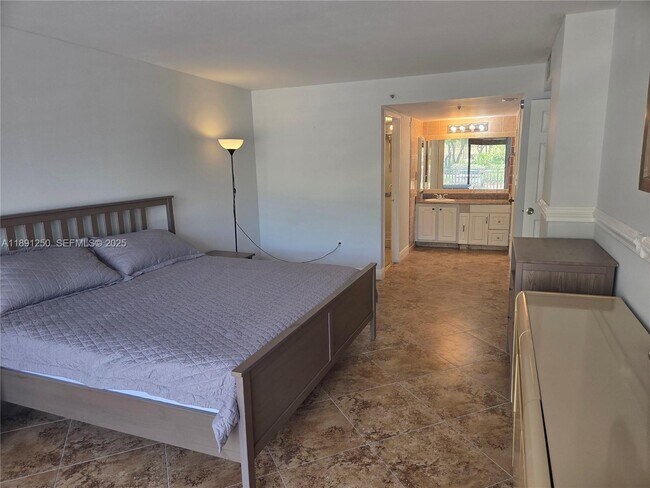 Building Photo - 210 174th St