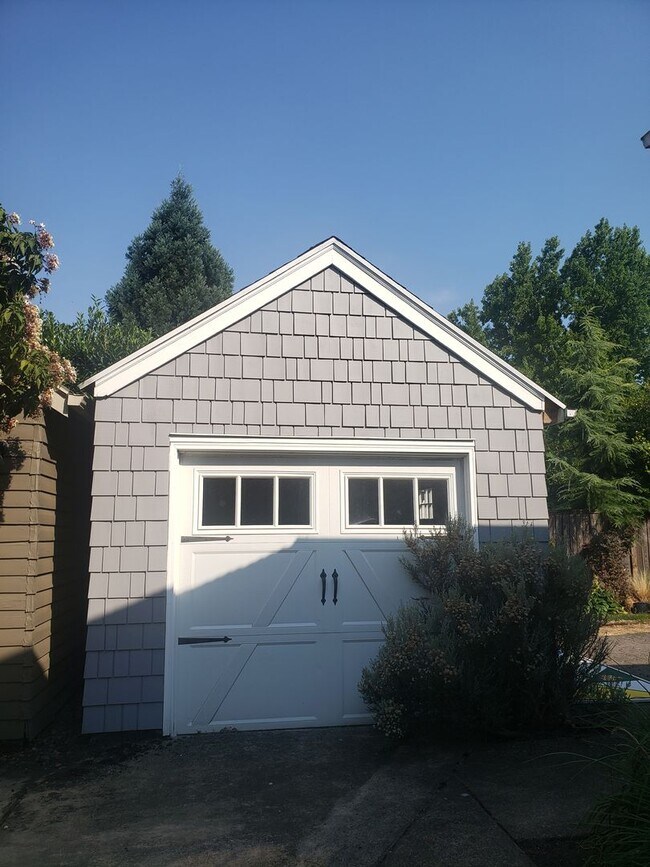 Building Photo - Charming Irvington Home with 3 Levels of L...