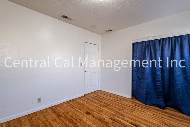 Building Photo - 2 Bedroom, 1 Bath Home - $1495 per month!