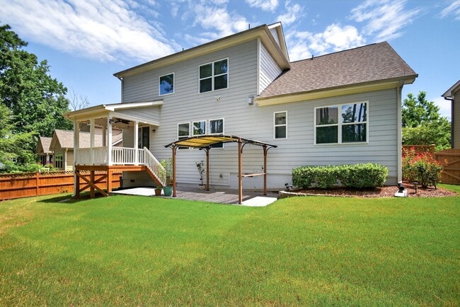 Building Photo - “5-Bedroom Home with Bonus Room & Resort-S...