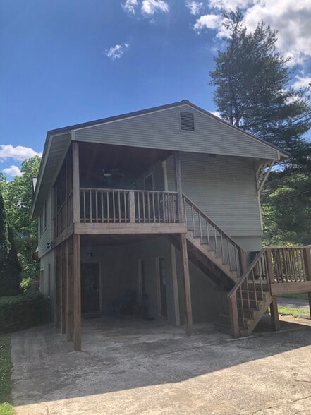 Building Photo - 514 Laurel Ave