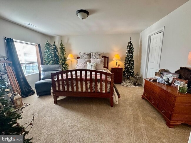 Building Photo - 100 Batik Wy