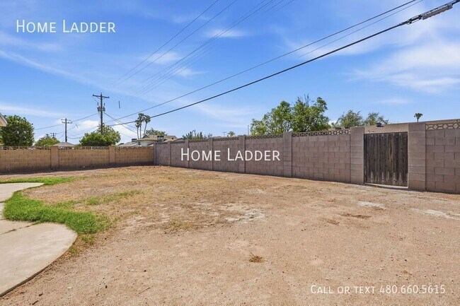 Building Photo - 8501 E Thomas Rd
