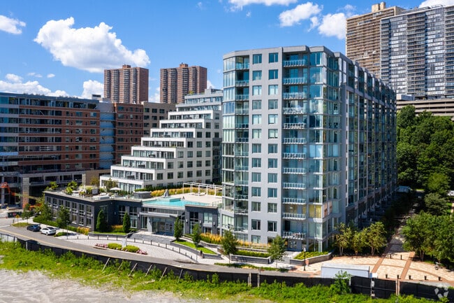 Exterior - Nine On The Hudson