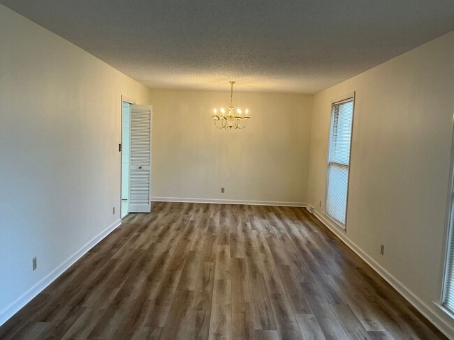 Building Photo - 476 Georgetown Rd