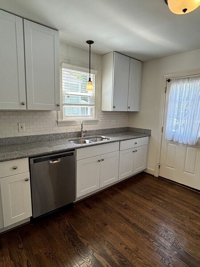 Building Photo - LEASING SPECIAL Cozy East Nashville 3 Bedr...