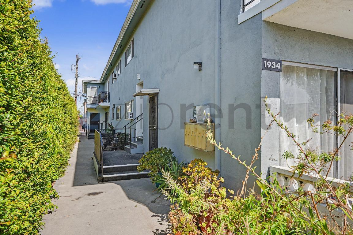 Building Photo - Unit 2
