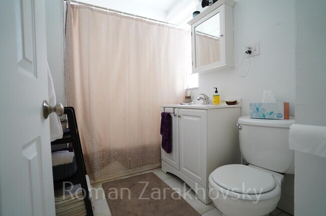 Building Photo - 74 Brainerd Rd