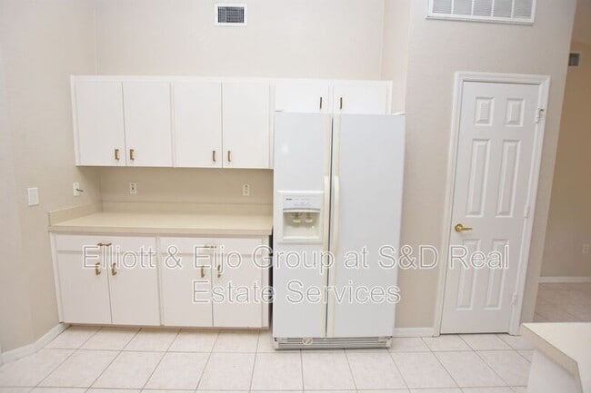 Building Photo - 6233 Napa Dr