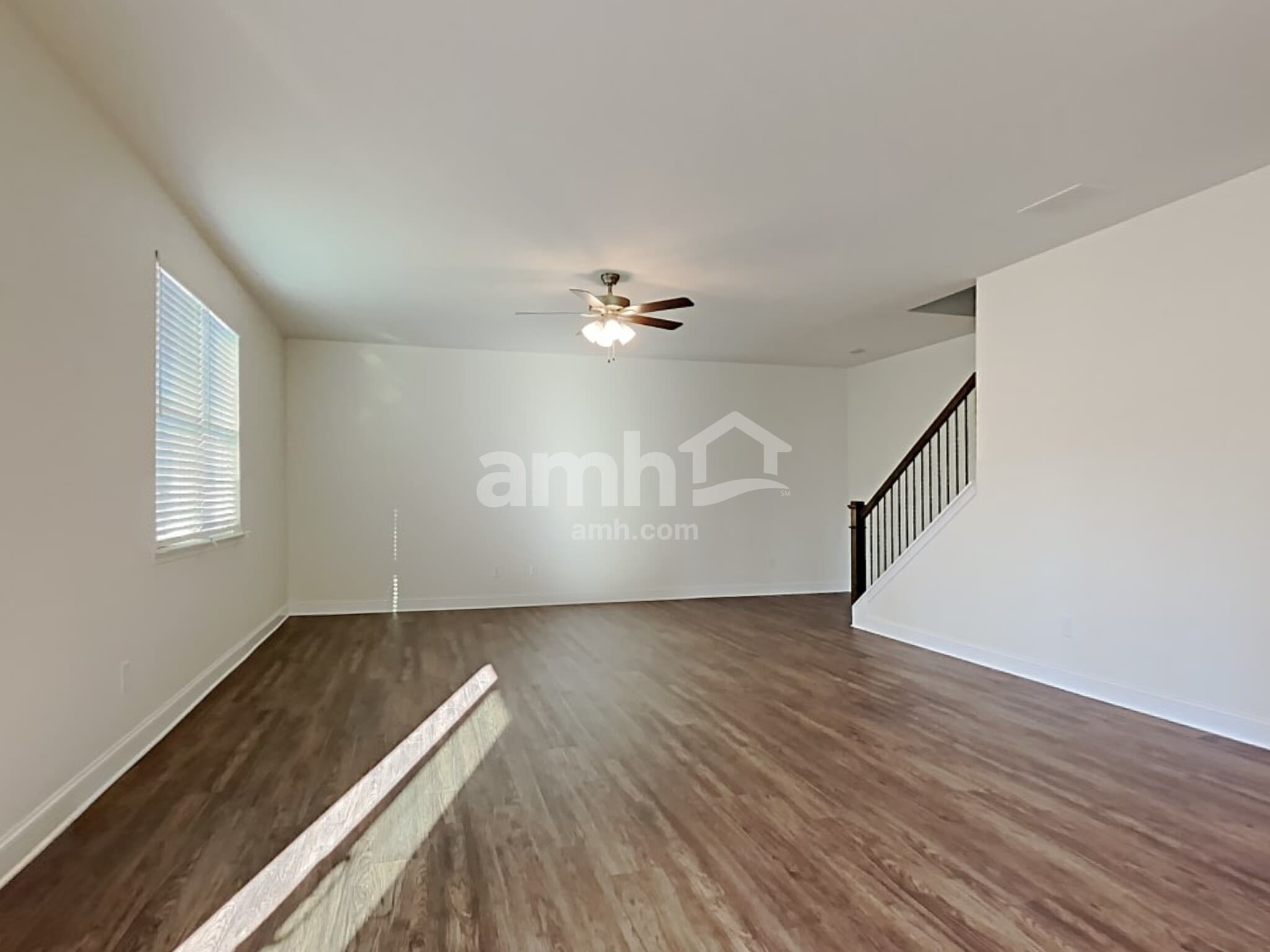 Building Photo - 5255 Valley Dr