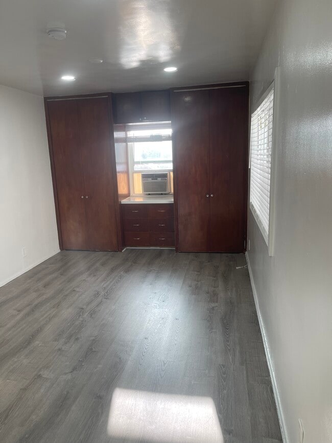 Building Photo - 3750 Clarington Ave