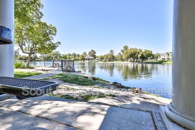 Building Photo - 28814 S Lake Dr