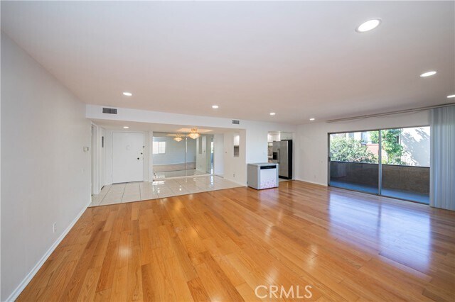 Building Photo - 818 S Lucerne Blvd