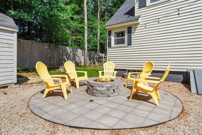 Building Photo - 6 Elwyn Rd