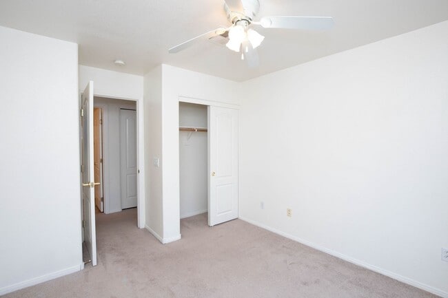 Building Photo - Available! 2 Bedroom Townhome inside Pacif...