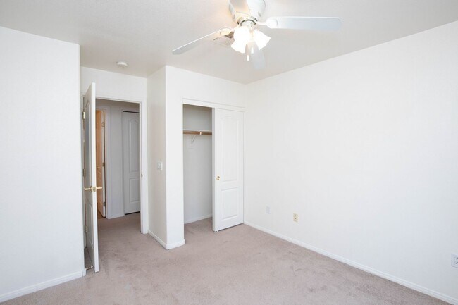 Building Photo - Move In Special Available! 2 Bedroom Townh...
