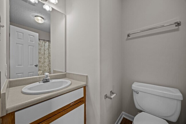 Building Photo - FULLY FURNISHED EXCLUSIVE SHORT AND MIDTER...