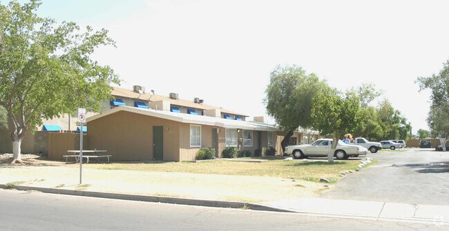 Building Photo - Desert Green