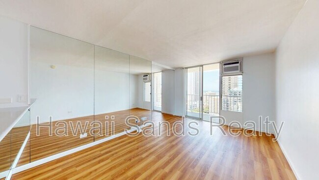 Building Photo - 2452 Tusitala St