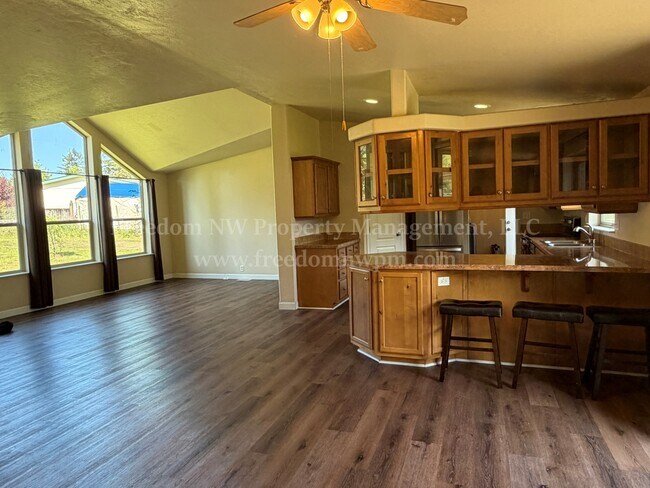 Building Photo - 1411 SE Fireweed Rd