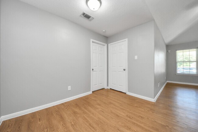 Building Photo - 1324 S Johnson St