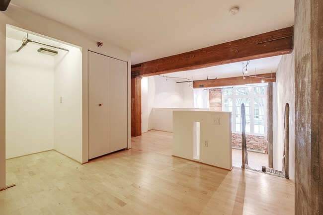 Building Photo - 461 2nd St