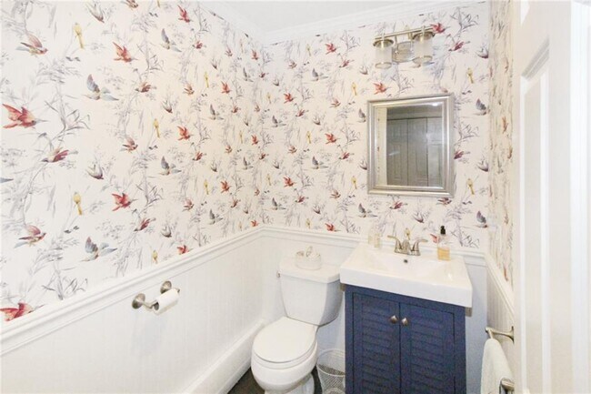 Building Photo - 641 Middle Rd