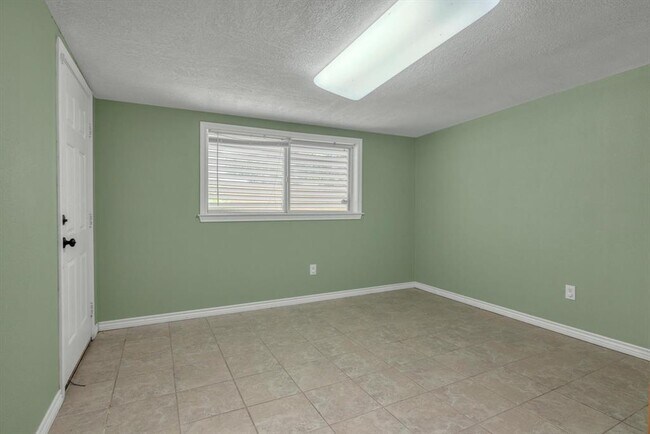 Building Photo - 119 Barracuda Ave