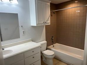 Building Photo - 404 S Cougar Ave
