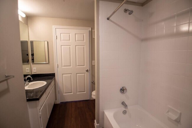 Building Photo - 2320 Gracy Farms Ln