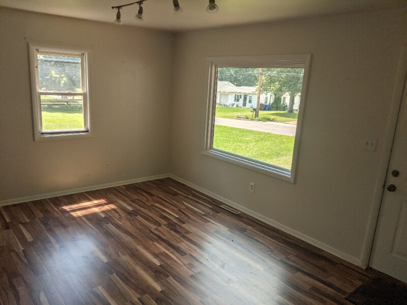 Building Photo - 1077 Davey Ave