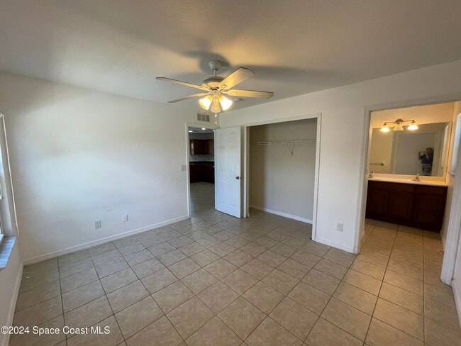 Building Photo - 1000 Dames Ct